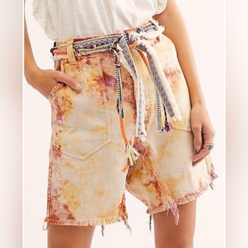 We The Free She's A Legend Orange Apricot Tie-Dye
Bermuda Shorts Size 12